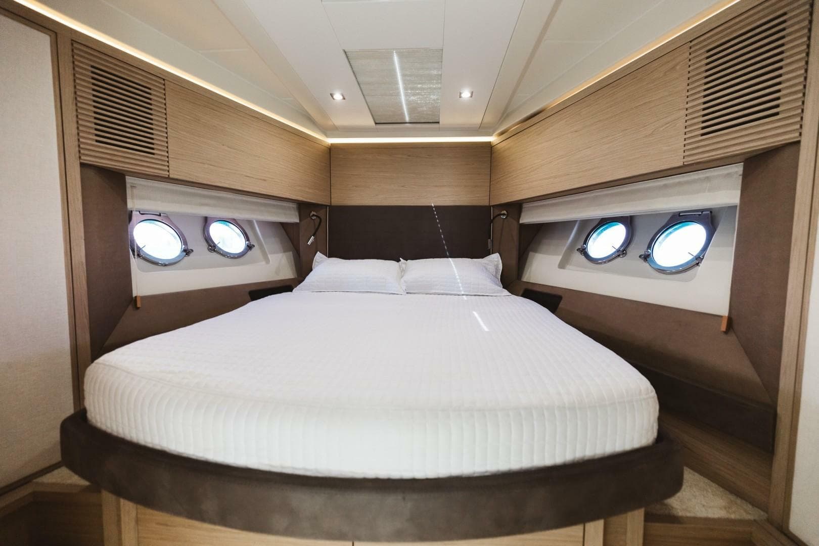 2015 Beneteau Monte Carlo 5 photo 29