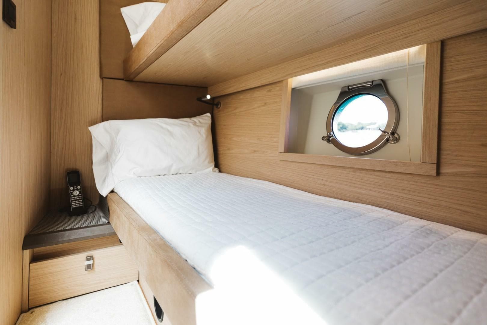 2015 Beneteau Monte Carlo 5 photo 32