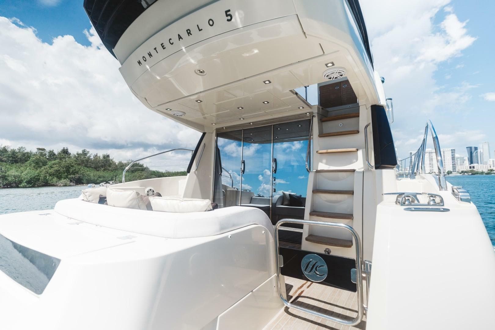 2015 Beneteau Monte Carlo 5 photo 17
