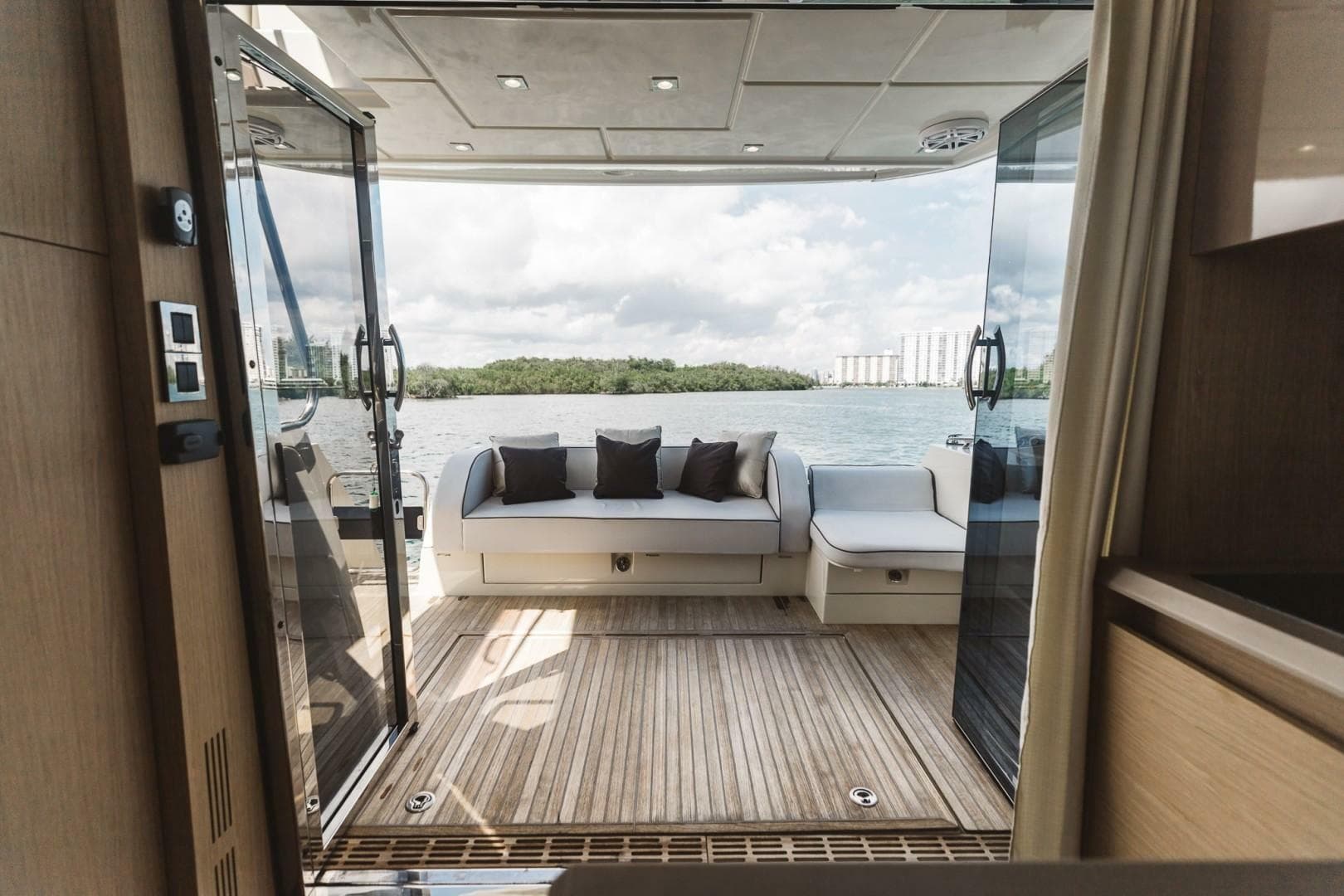 2015 Beneteau Monte Carlo 5 photo 48