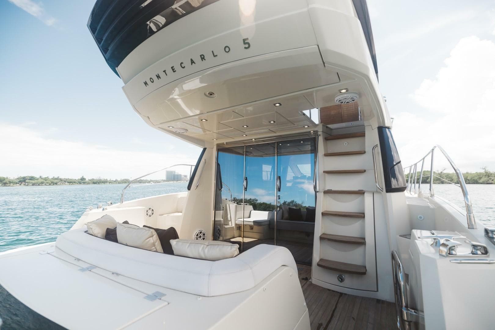 2015 Beneteau Monte Carlo 5 photo 21