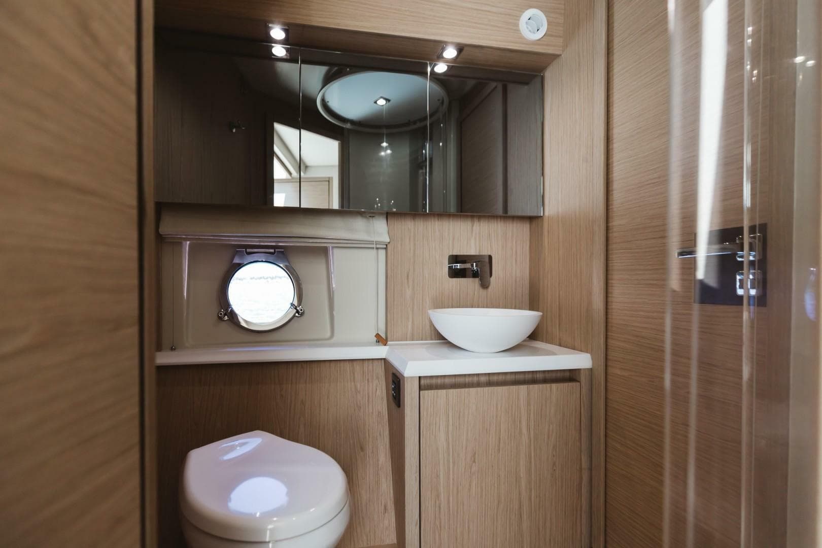 2015 Beneteau Monte Carlo 5 photo 27