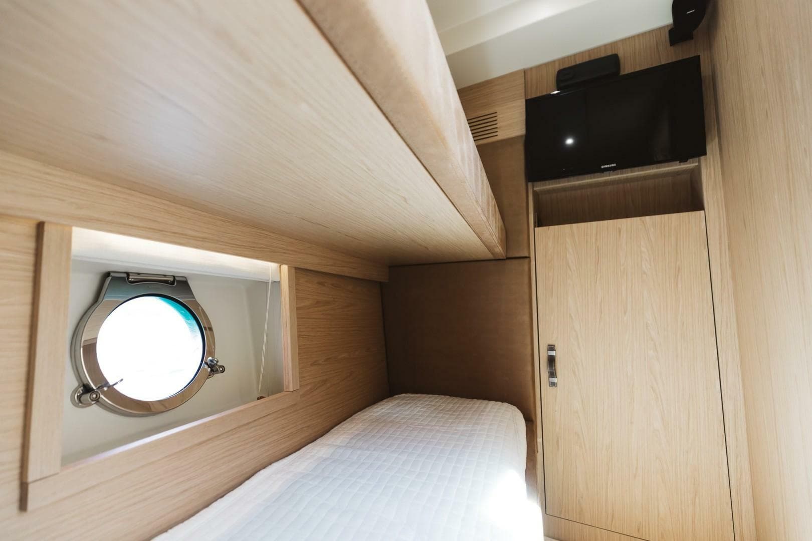 2015 Beneteau Monte Carlo 5 photo 30