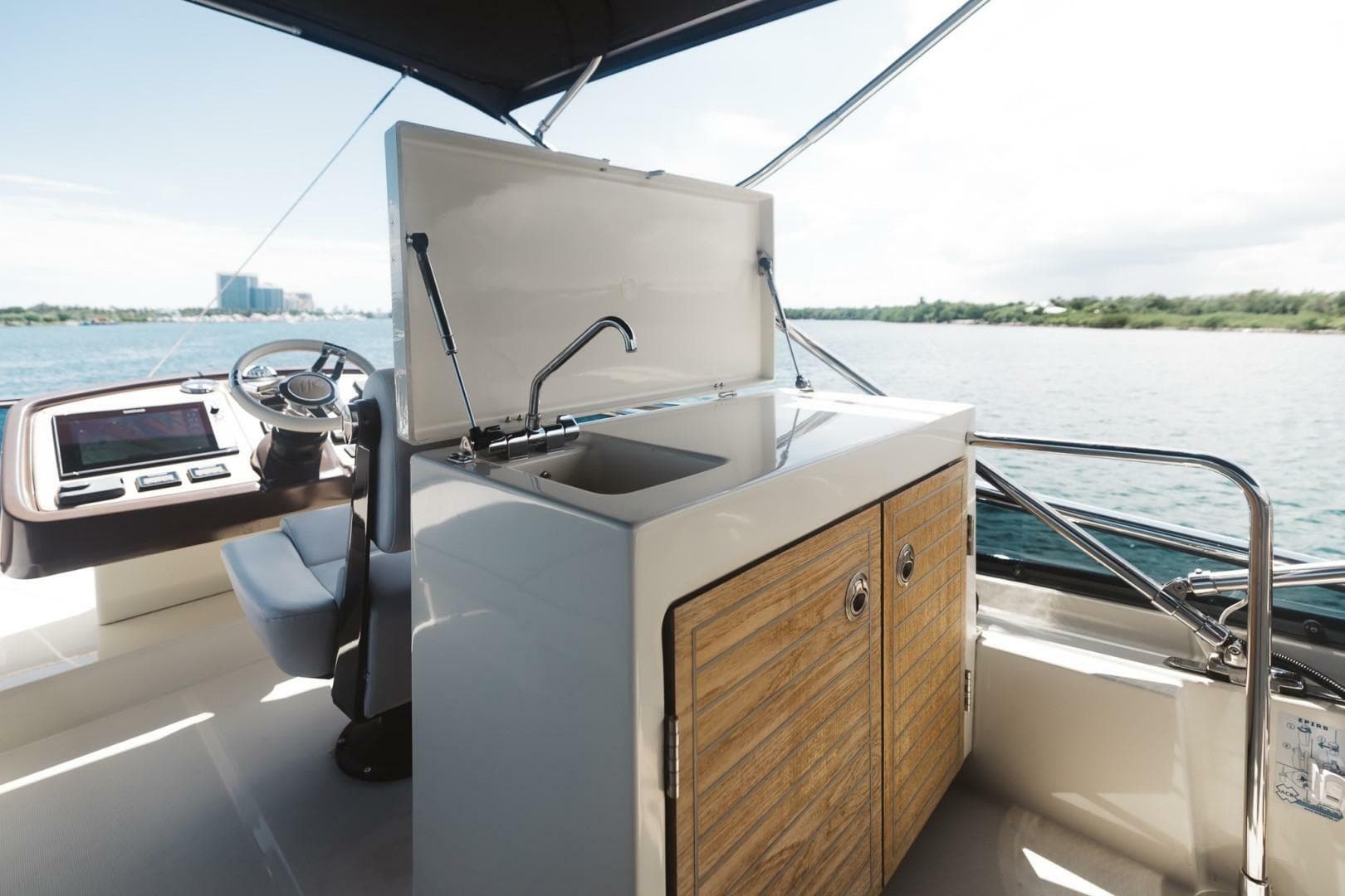 2015 Beneteau Monte Carlo 5 photo 8