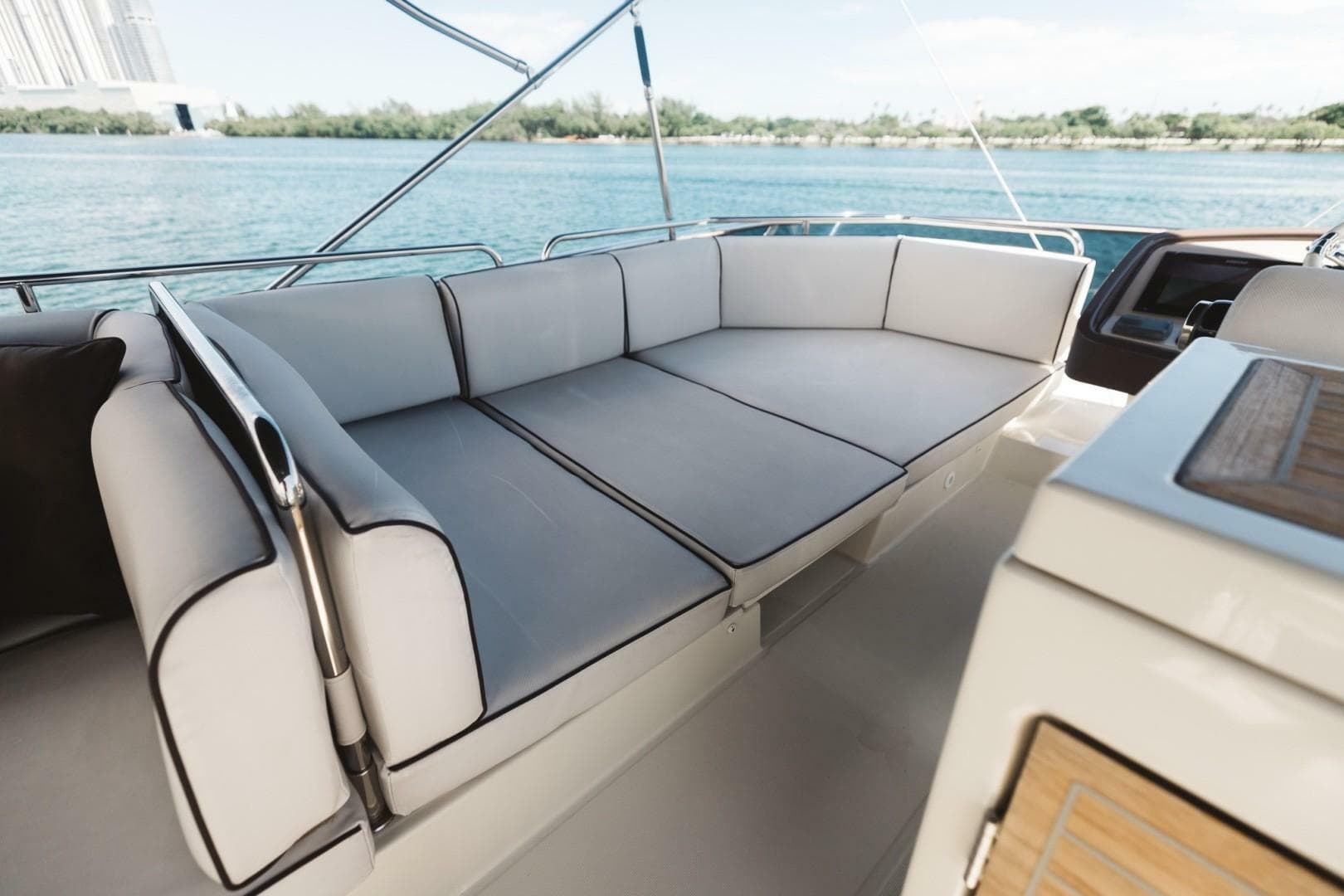 2015 Beneteau Monte Carlo 5 photo 11