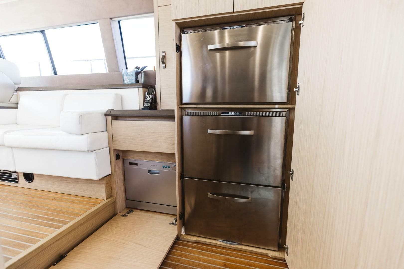 2015 Beneteau Monte Carlo 5 photo 44