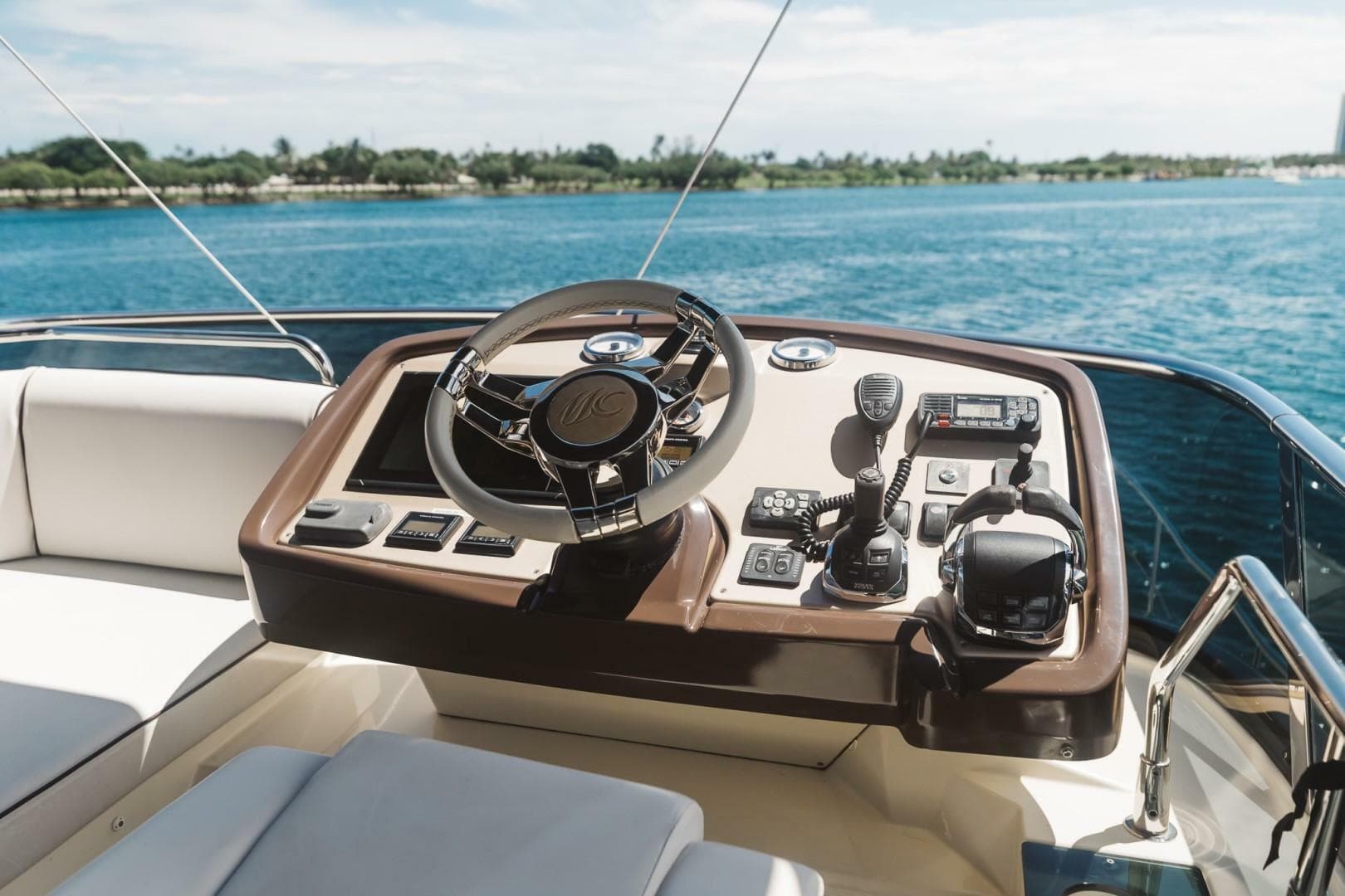 2015 Beneteau Monte Carlo 5 photo 7