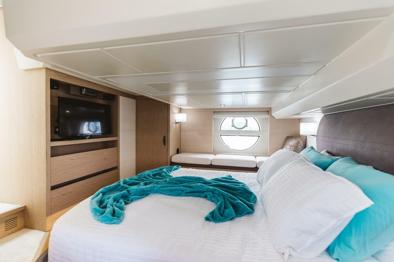 2015 Beneteau Monte Carlo 5 photo 24