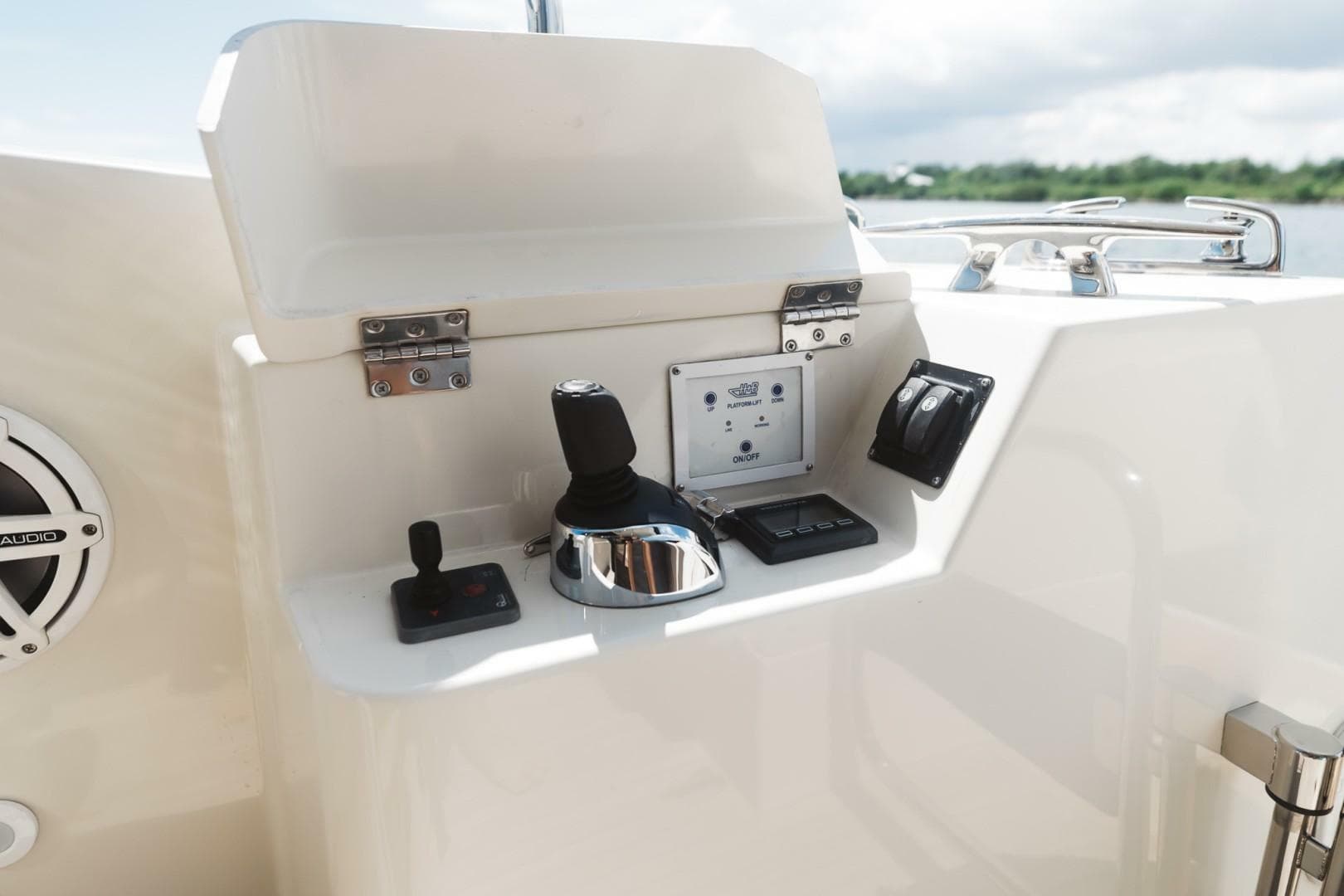 2015 Beneteau Monte Carlo 5 photo 6