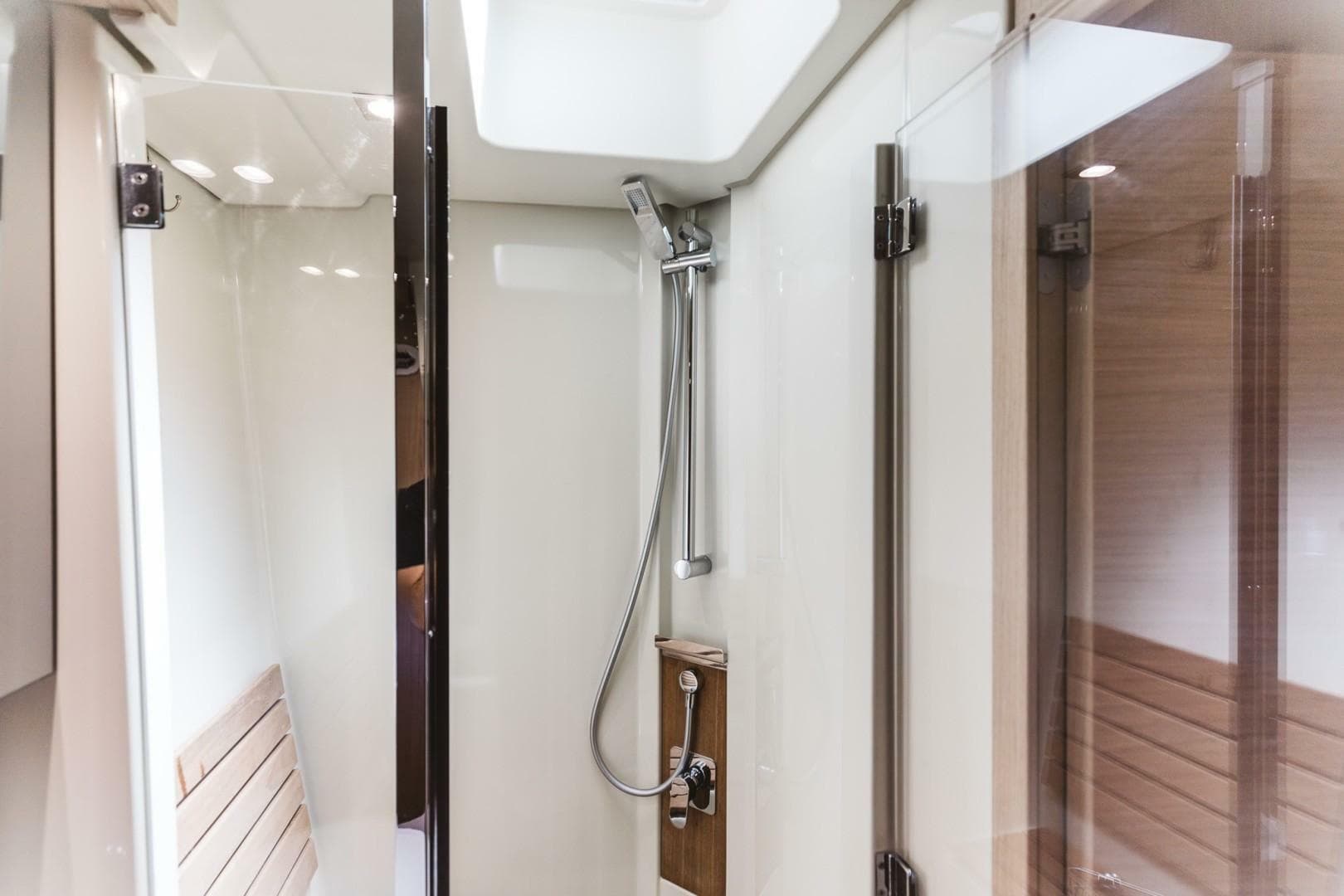 2015 Beneteau Monte Carlo 5 photo 23