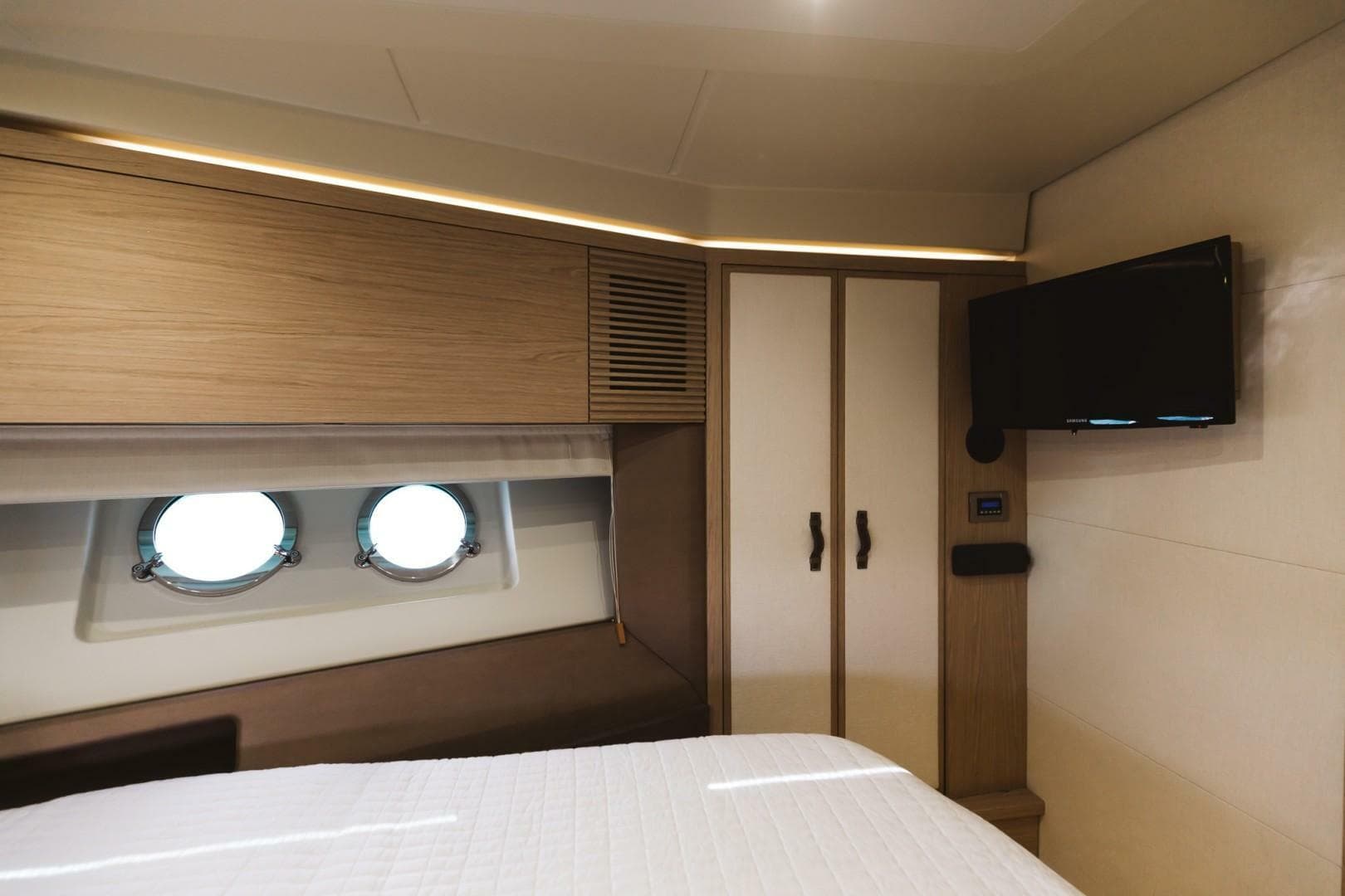 2015 Beneteau Monte Carlo 5 photo 28