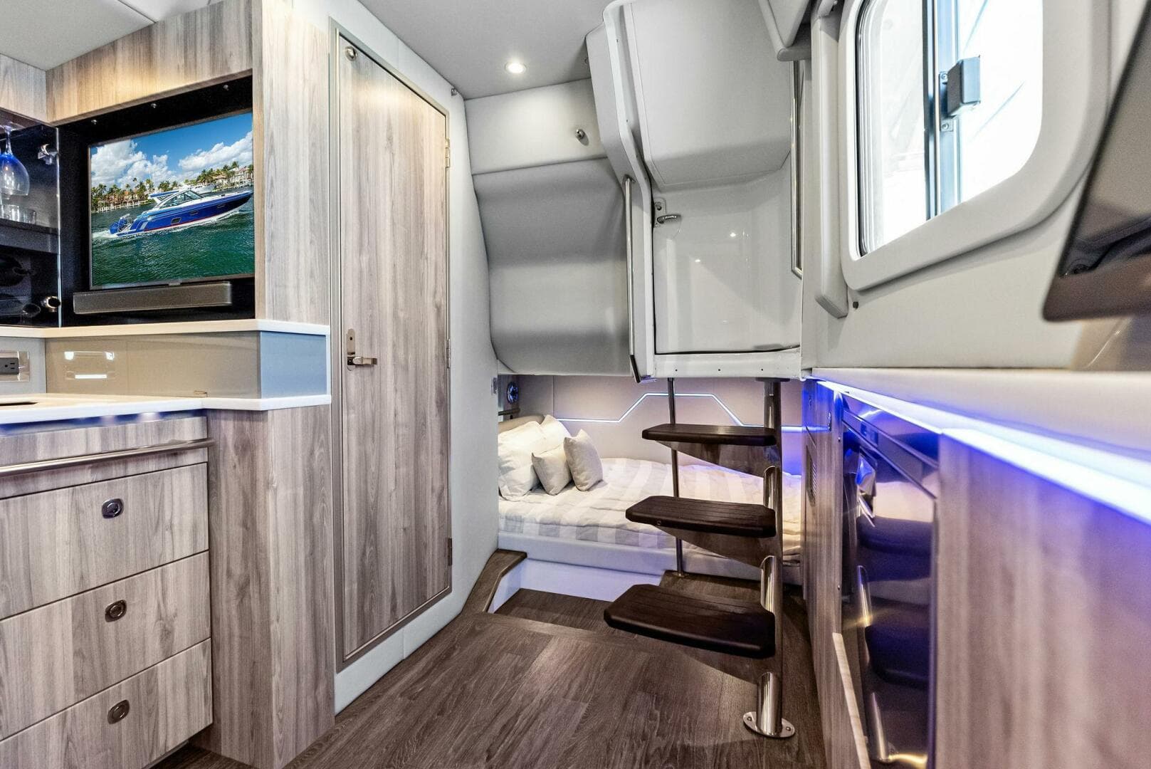 2022 Formula 430 Super Sport Crossover photo 31