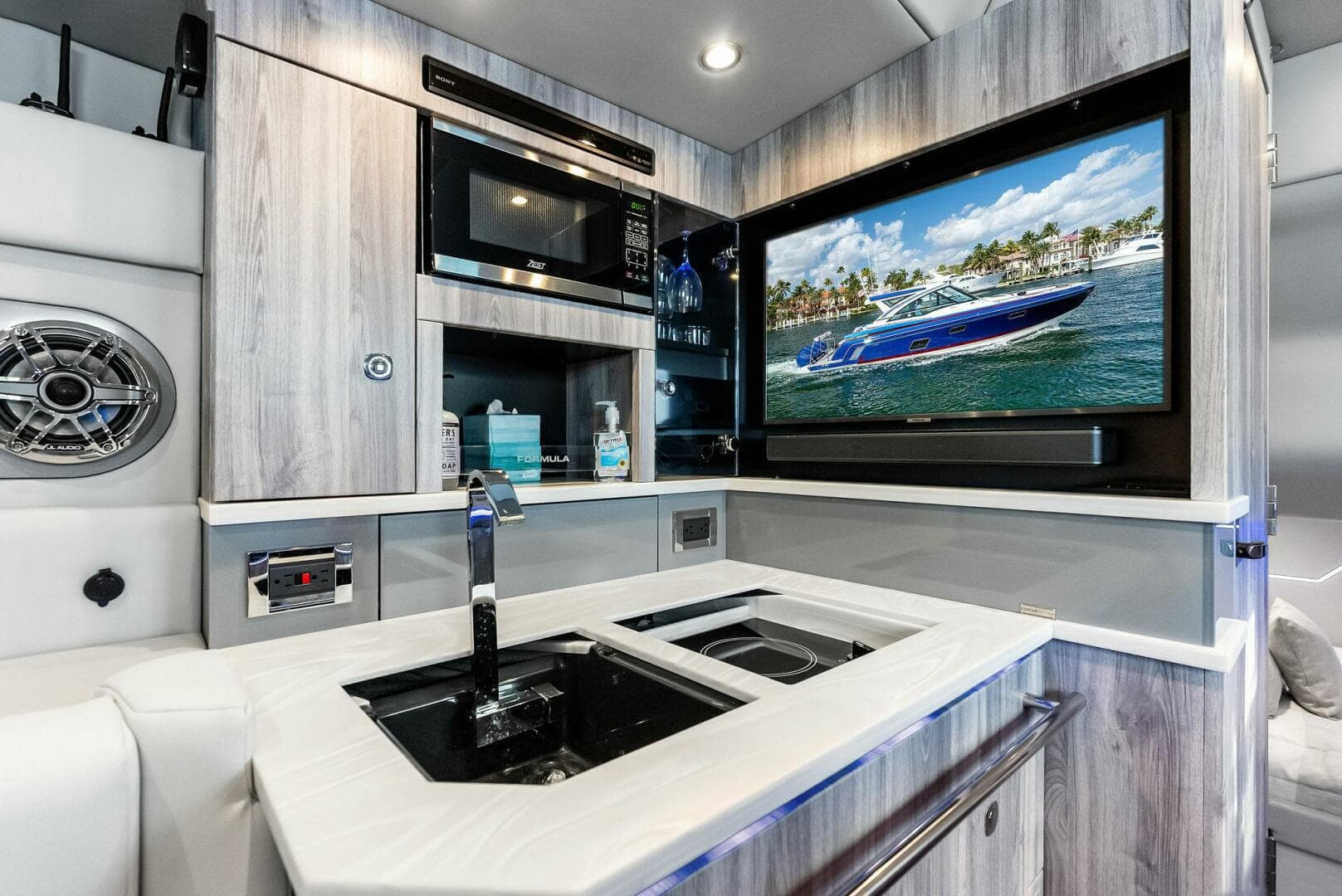 2022 Formula 430 Super Sport Crossover photo 28