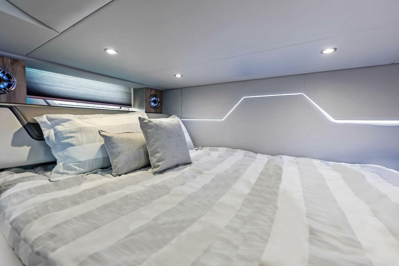 2022 Formula 430 Super Sport Crossover photo 33