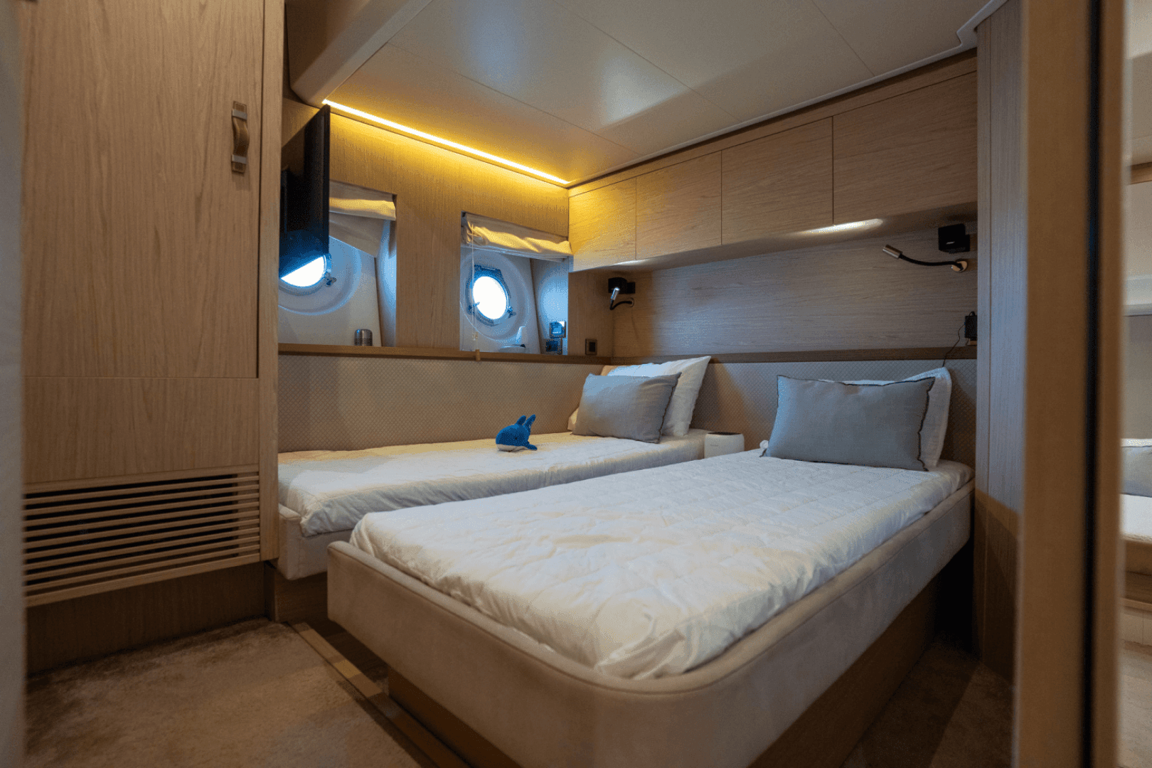 2019 Monte Carlo Yachts MC6 photo 53
