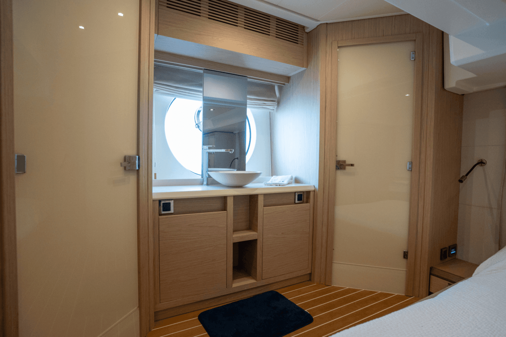 2019 Monte Carlo Yachts MC6 photo 47