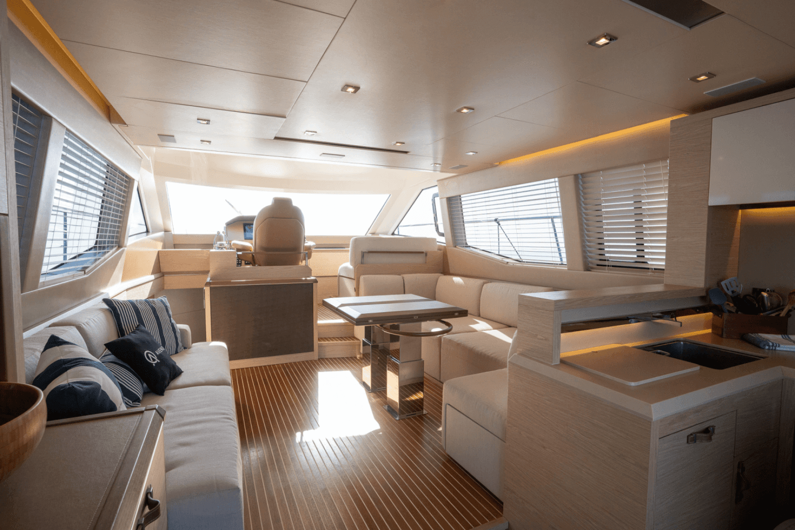 2019 Monte Carlo Yachts MC6 photo 41