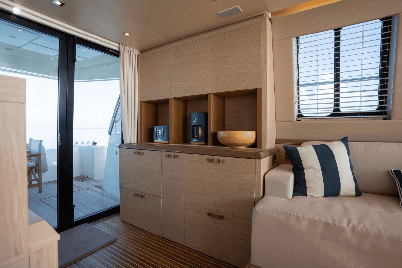 2019 Monte Carlo Yachts MC6 photo 28