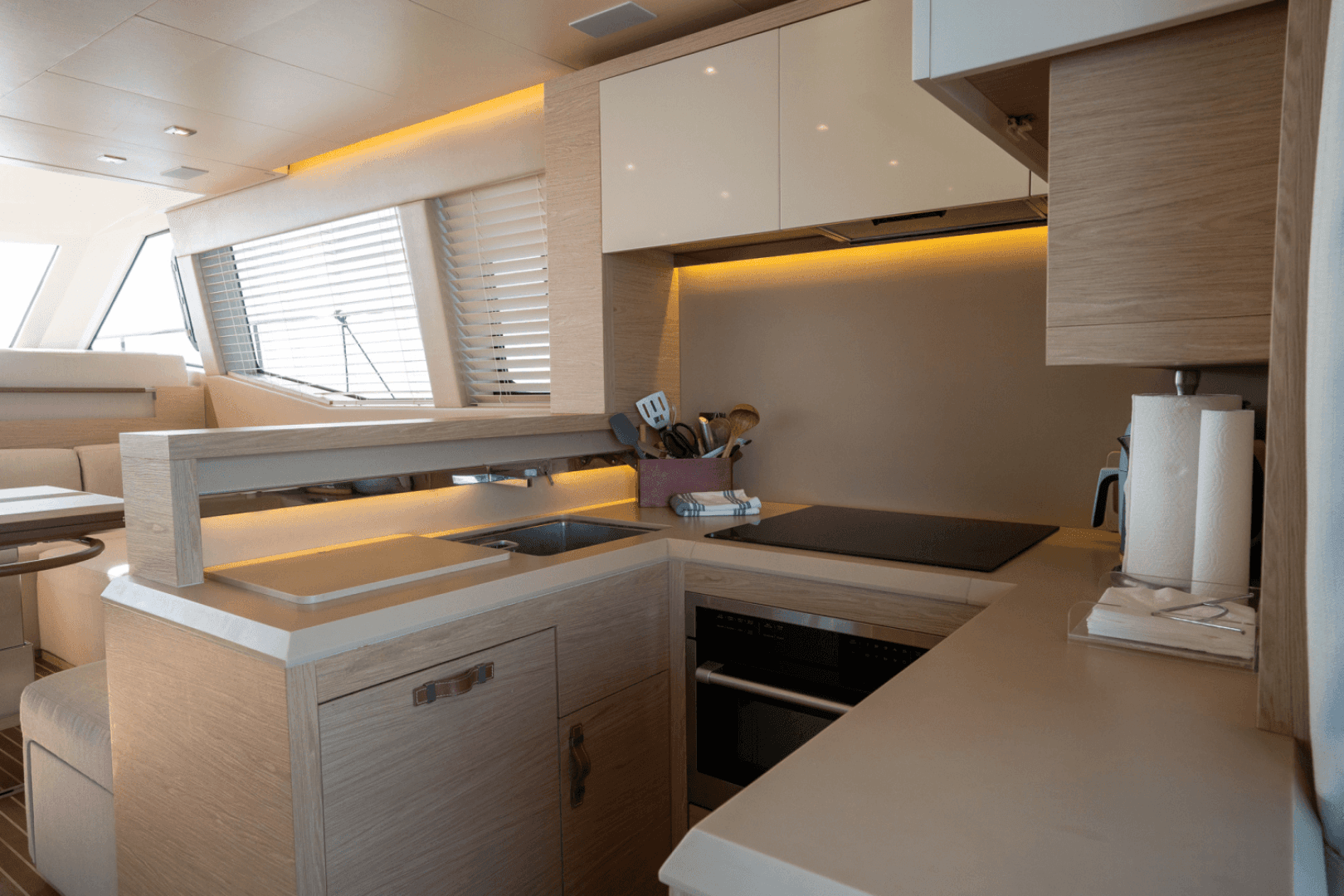 2019 Monte Carlo Yachts MC6 photo 30