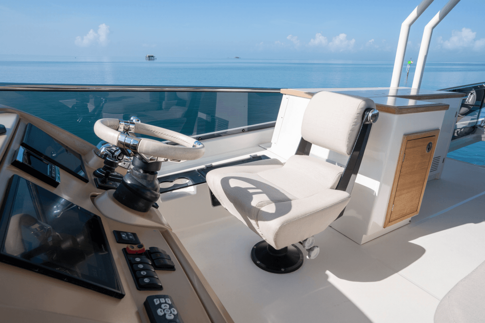 2019 Monte Carlo Yachts MC6 photo 16