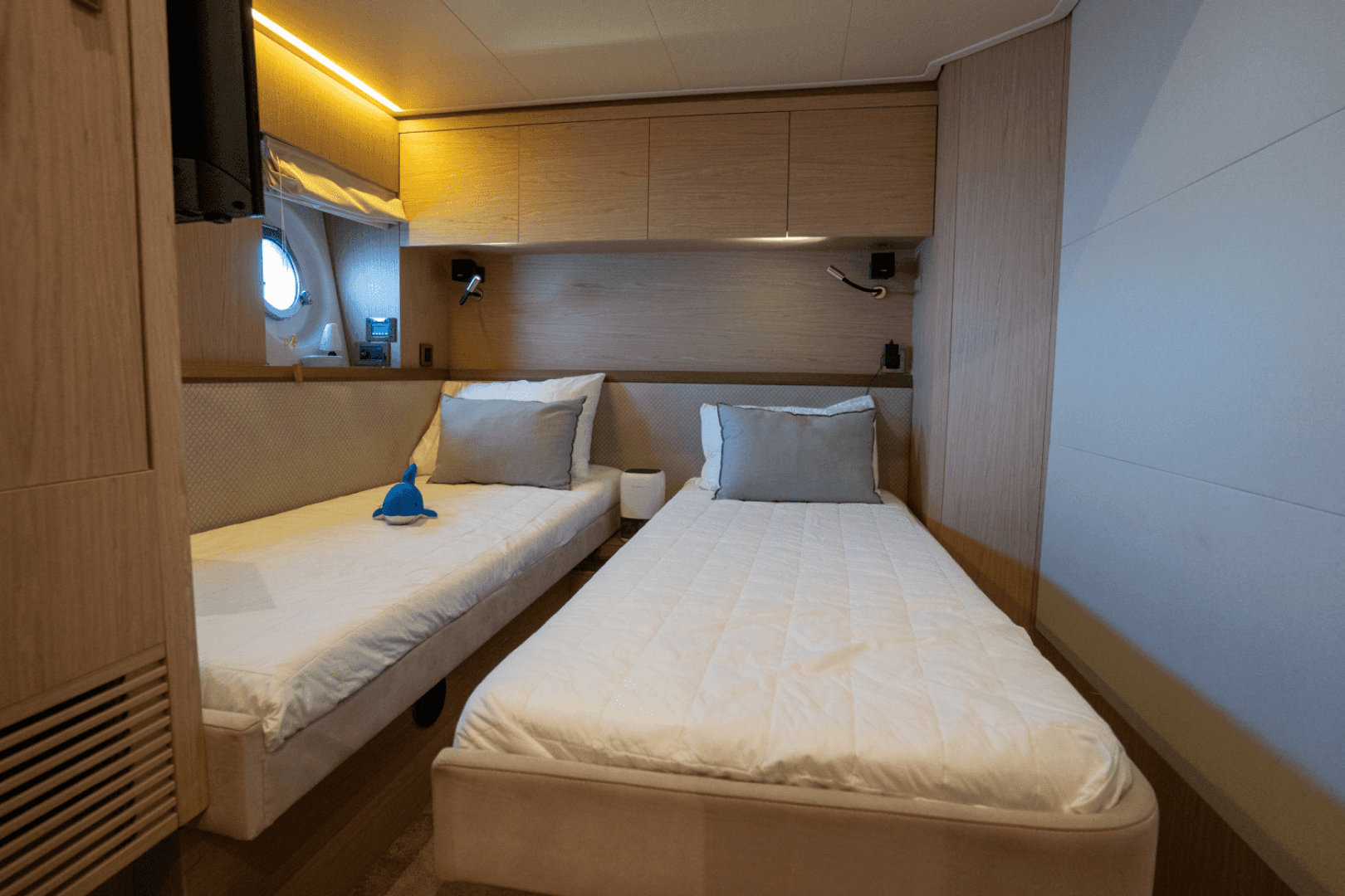 2019 Monte Carlo Yachts MC6 photo 54