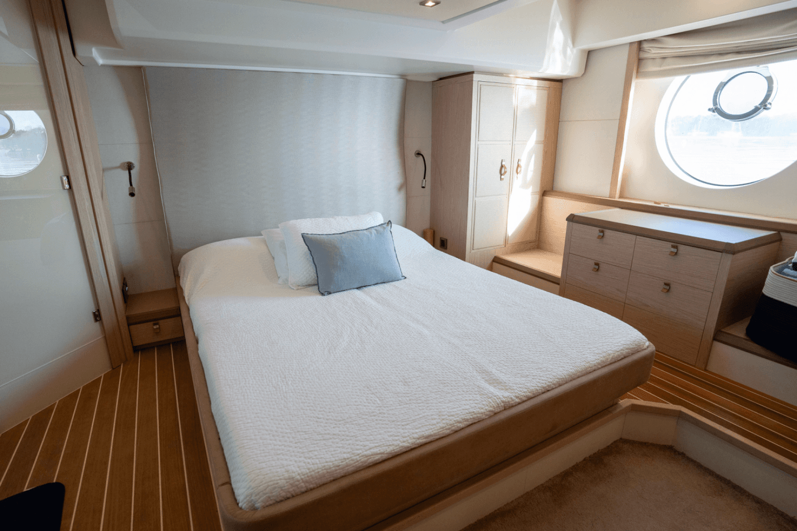 2019 Monte Carlo Yachts MC6 photo 44