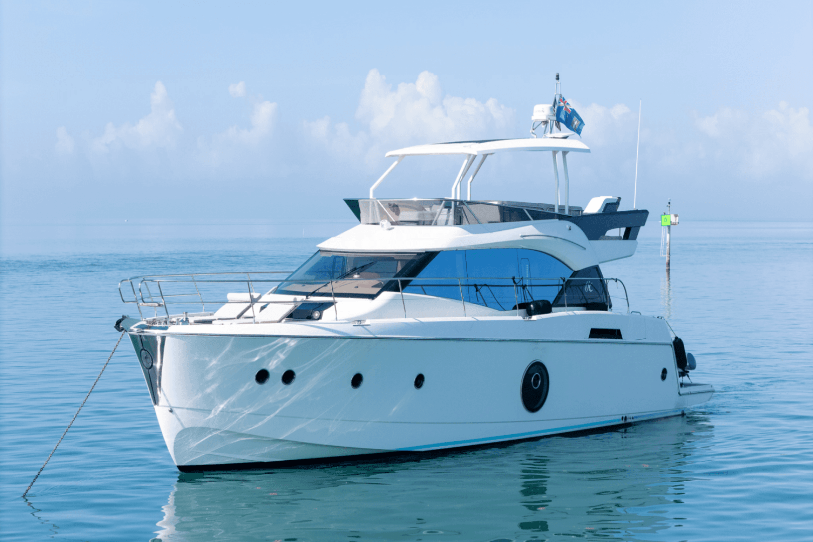 2019 Monte Carlo Yachts MC6 photo 2