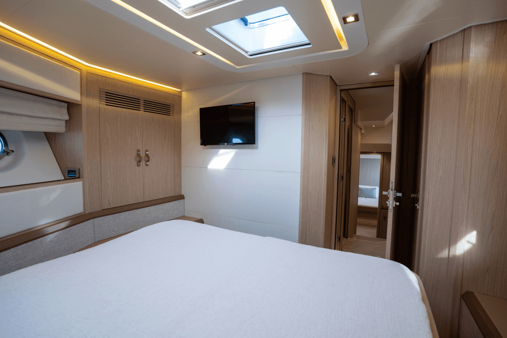 2019 Monte Carlo Yachts MC6 photo 50