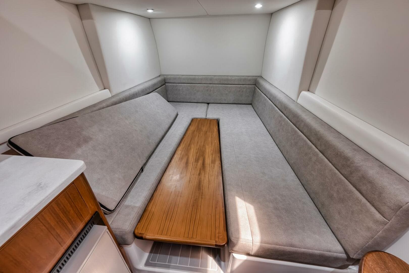 2024 Front Runner 47 CC photo 46