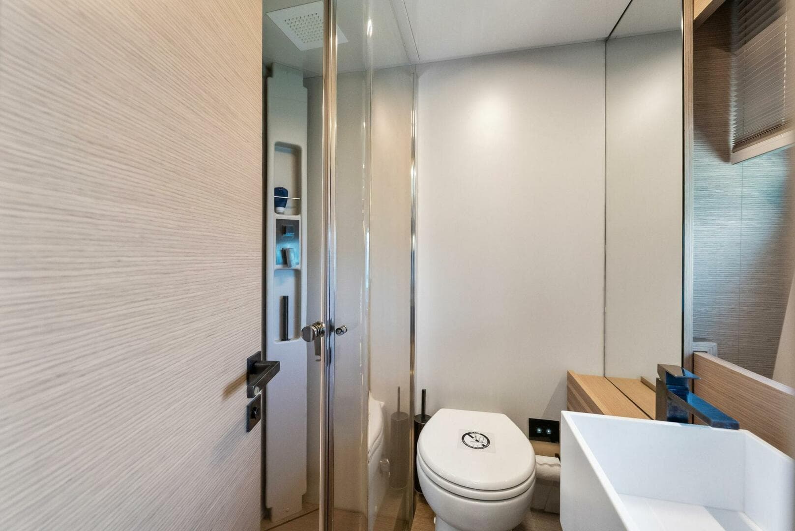 2023 Ferretti Yachts 670 photo 57
