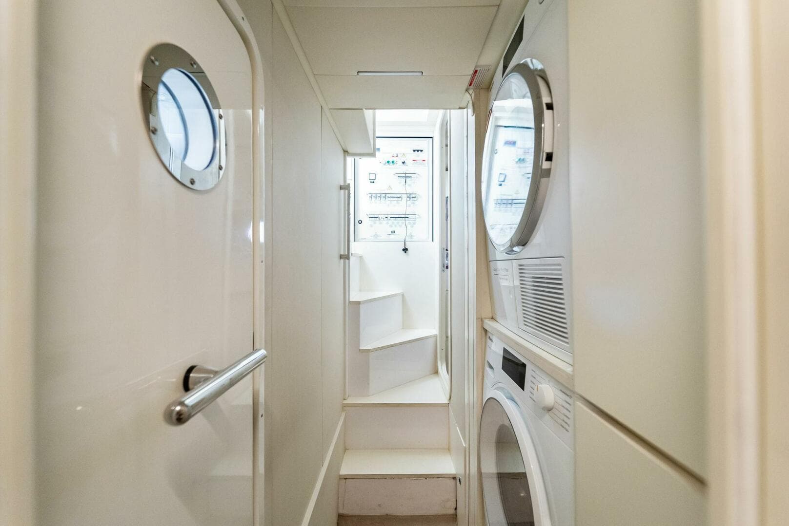 2023 Ferretti Yachts 670 photo 29