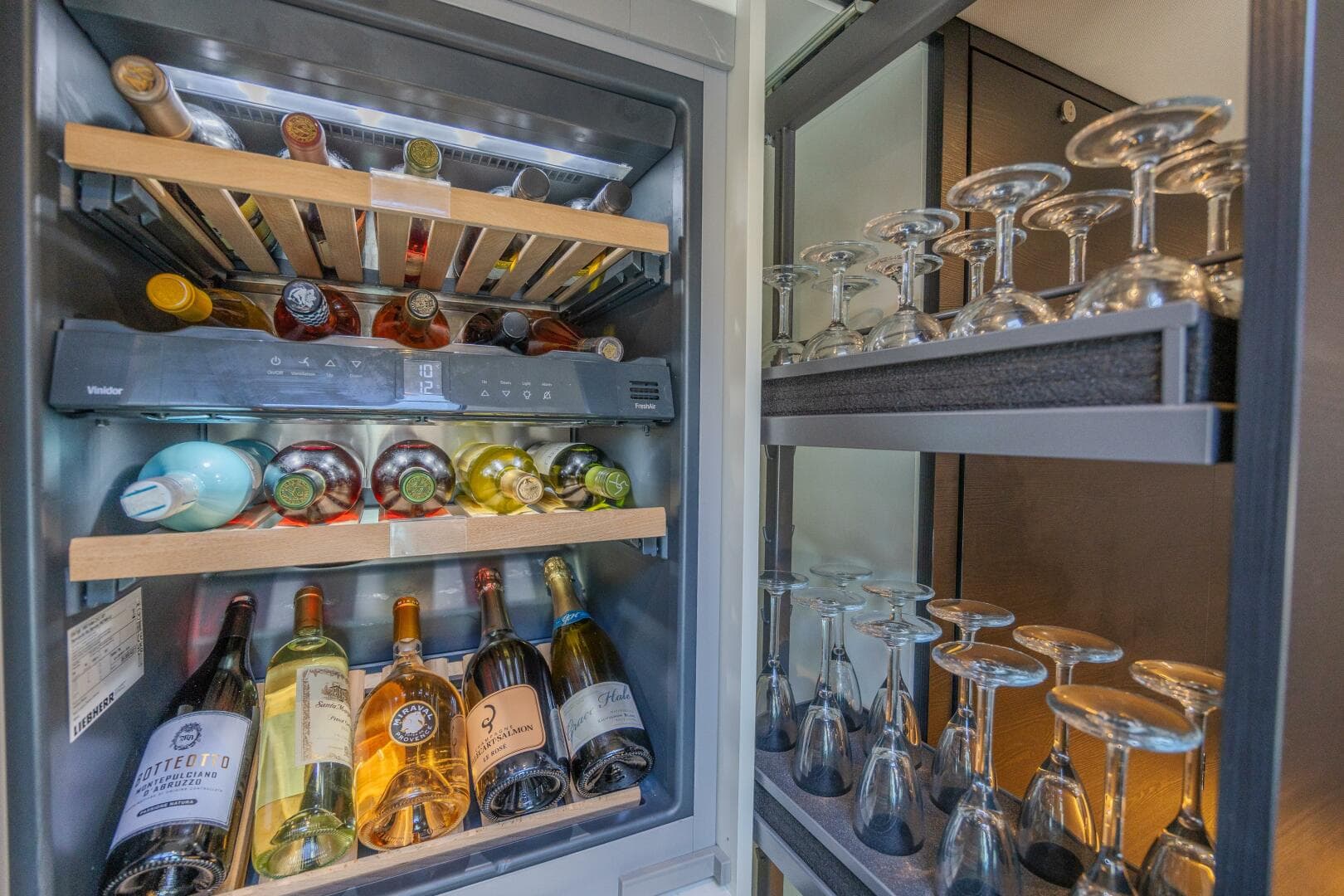 2023 Vanquish Yachts VQ58 photo 43