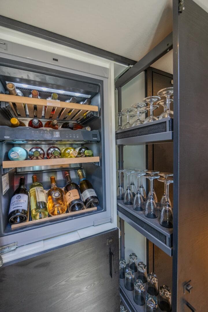 2023 Vanquish Yachts VQ58 photo 44