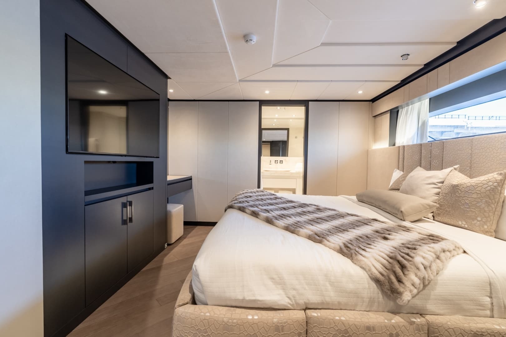 2026 Hargrave E Series Superyachts Division photo 21