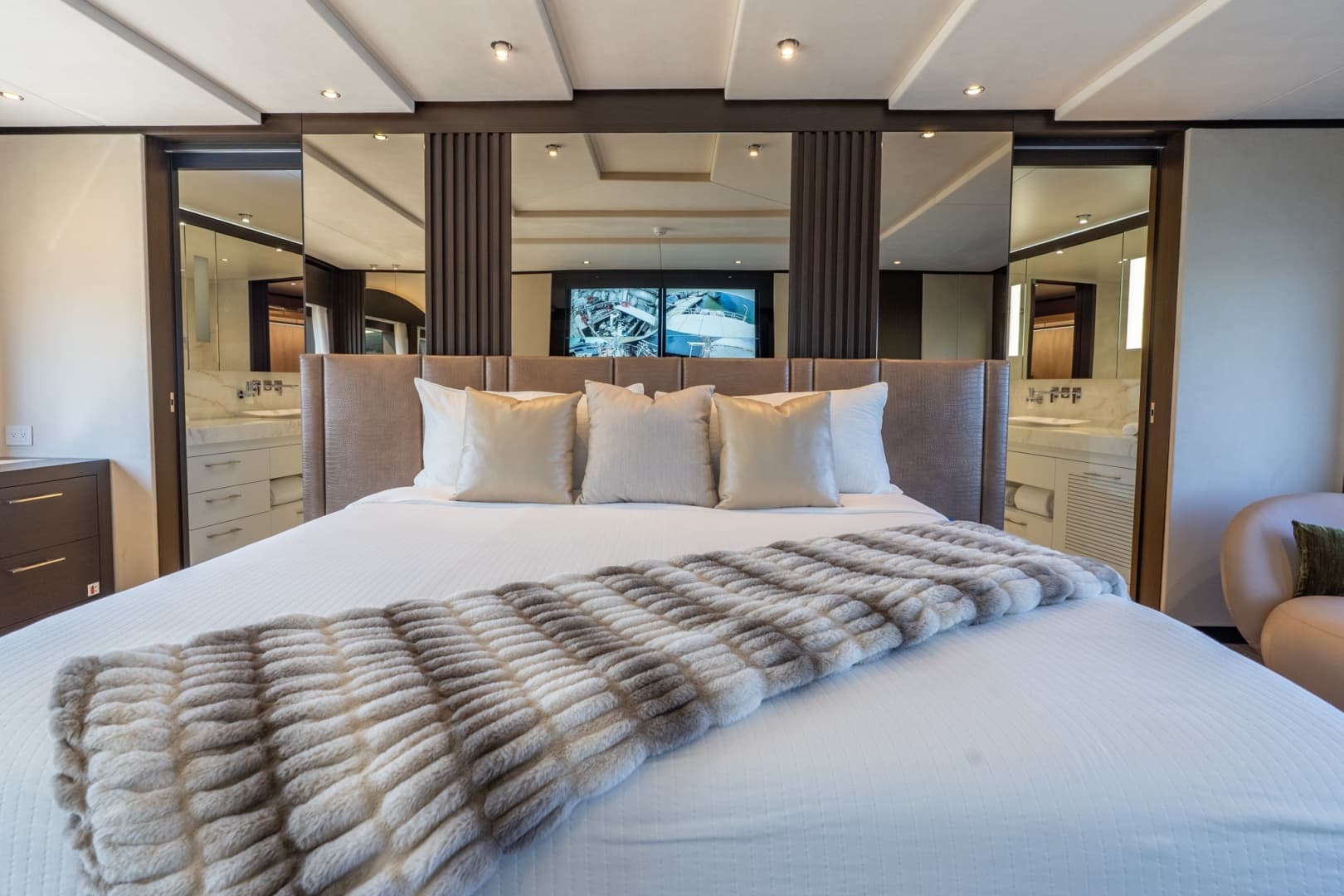 2026 Hargrave E Series Superyachts Division photo 14