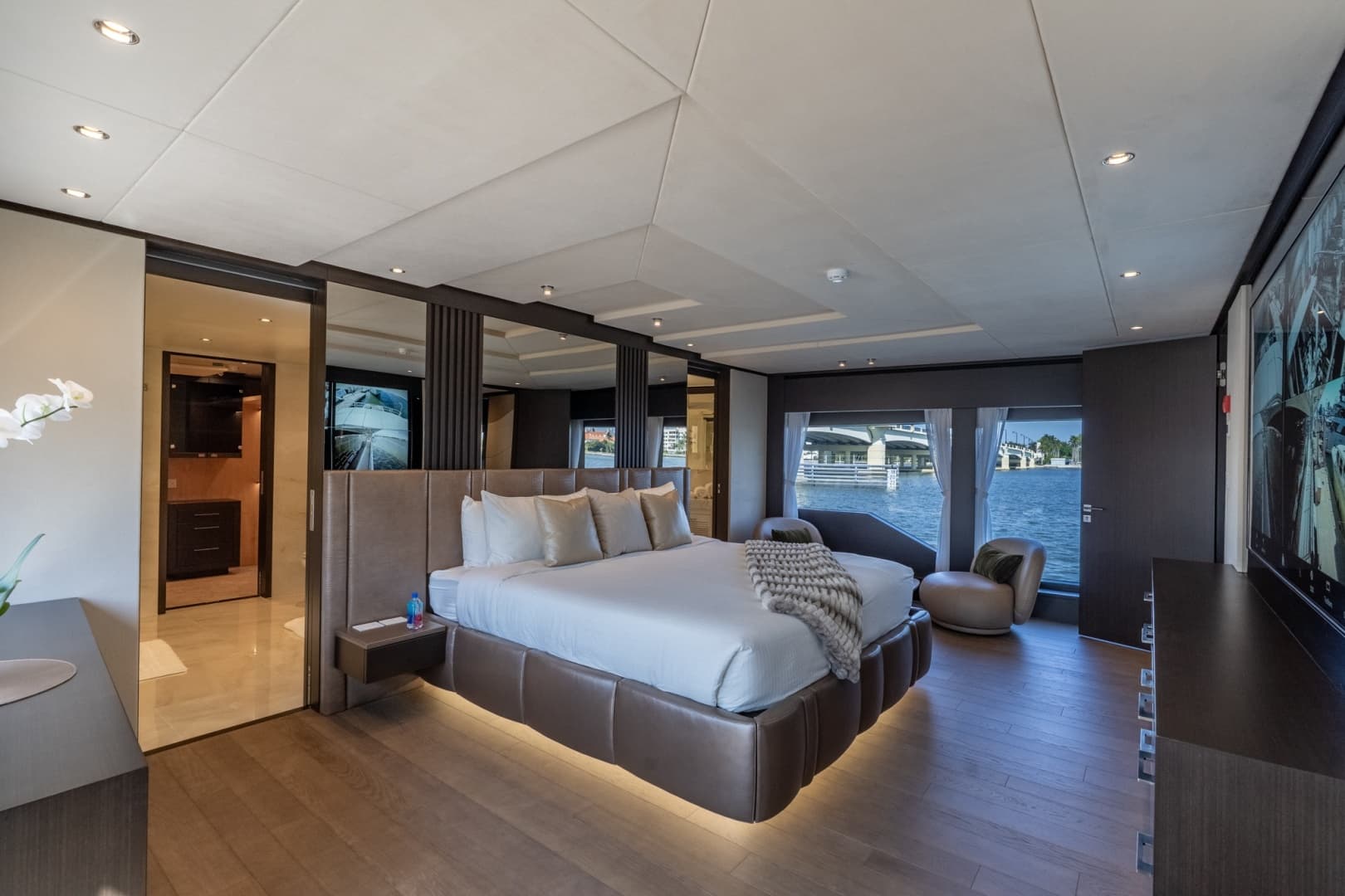 2026 Hargrave E Series Superyachts Division photo 11