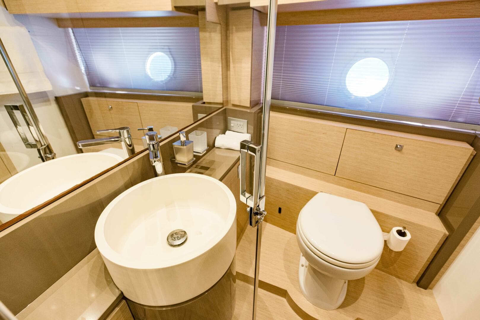 2017 Ferretti Yachts 750 photo 93