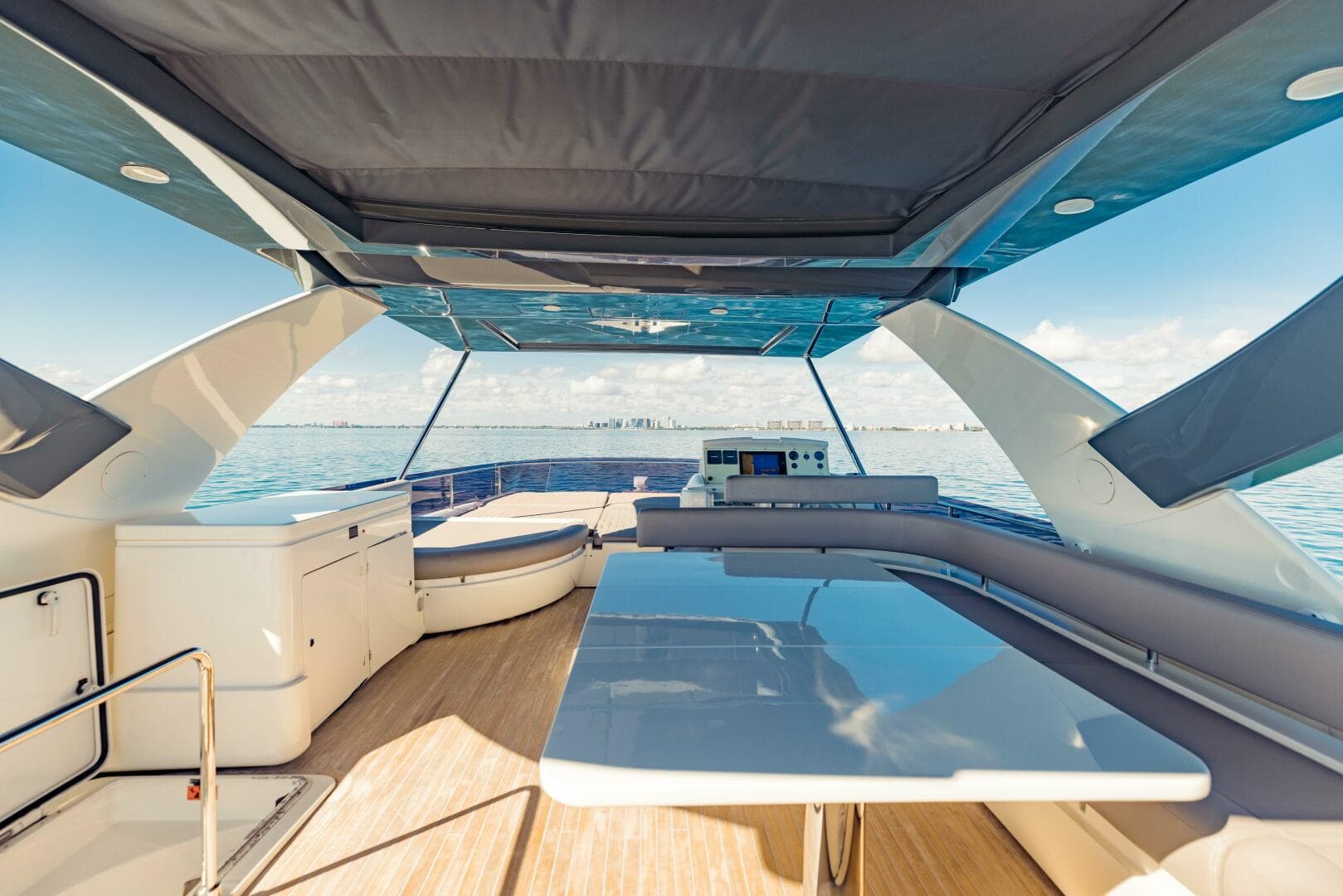 2017 Ferretti Yachts 750 photo 32