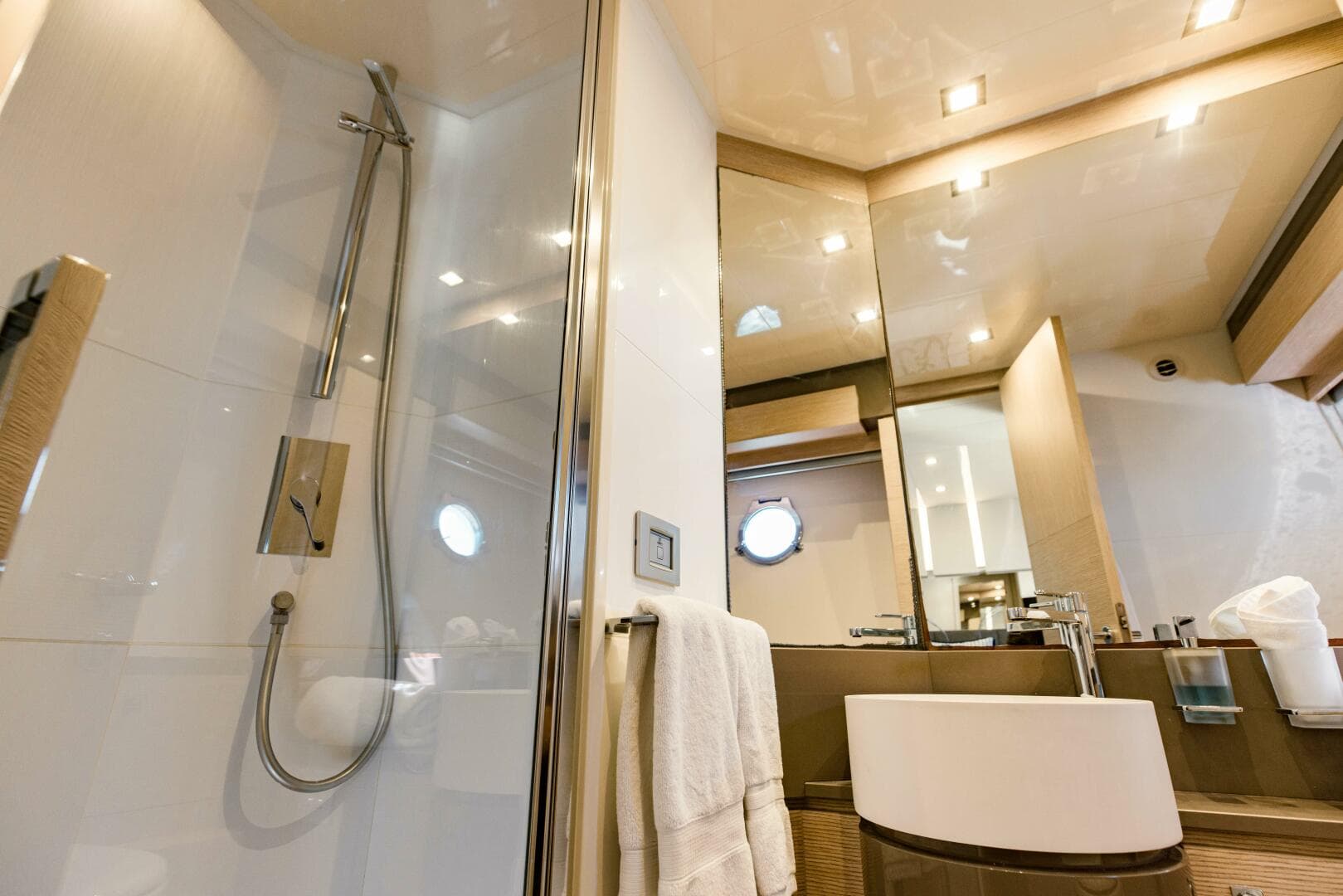 2017 Ferretti Yachts 750 photo 102