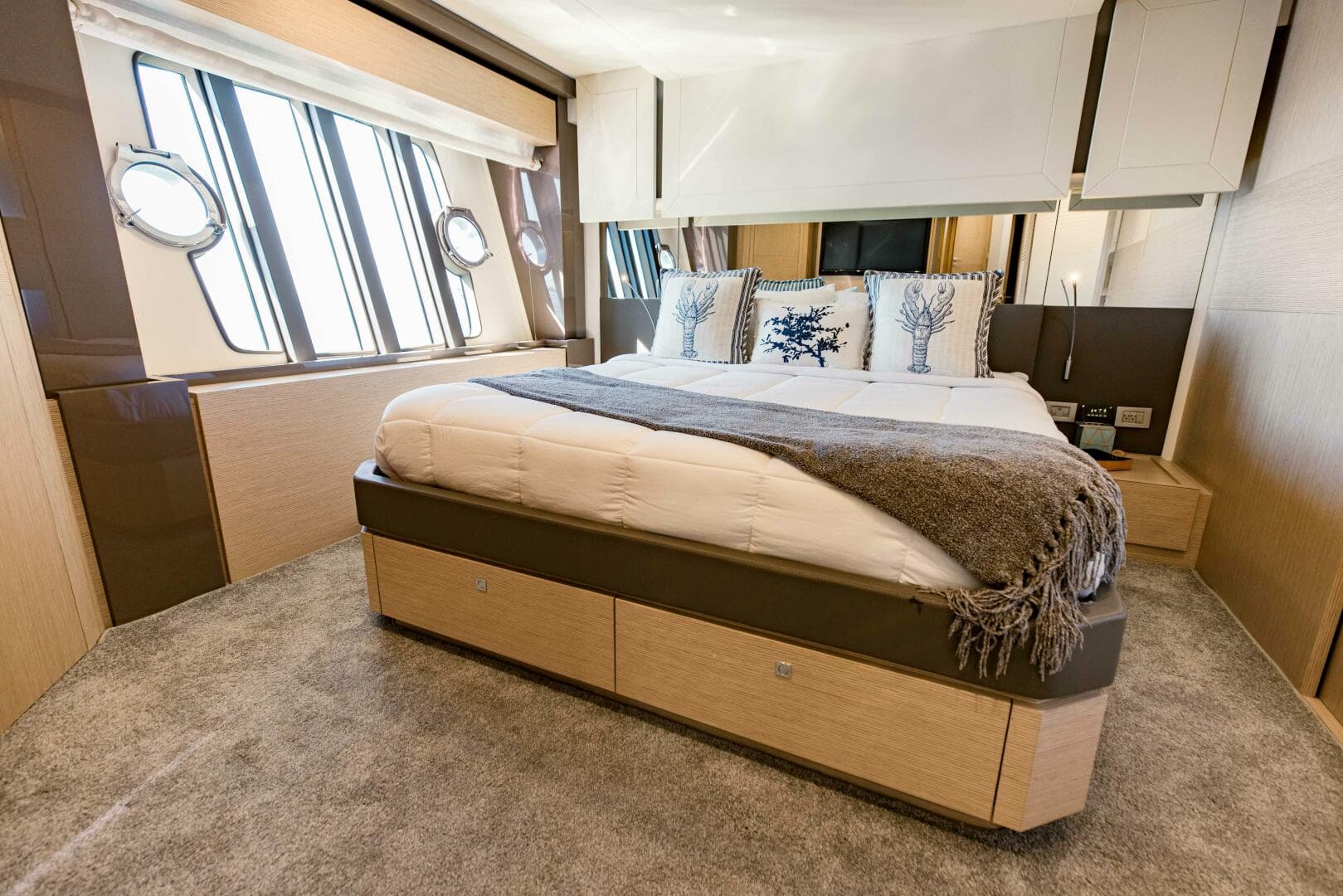 2017 Ferretti Yachts 750 photo 76