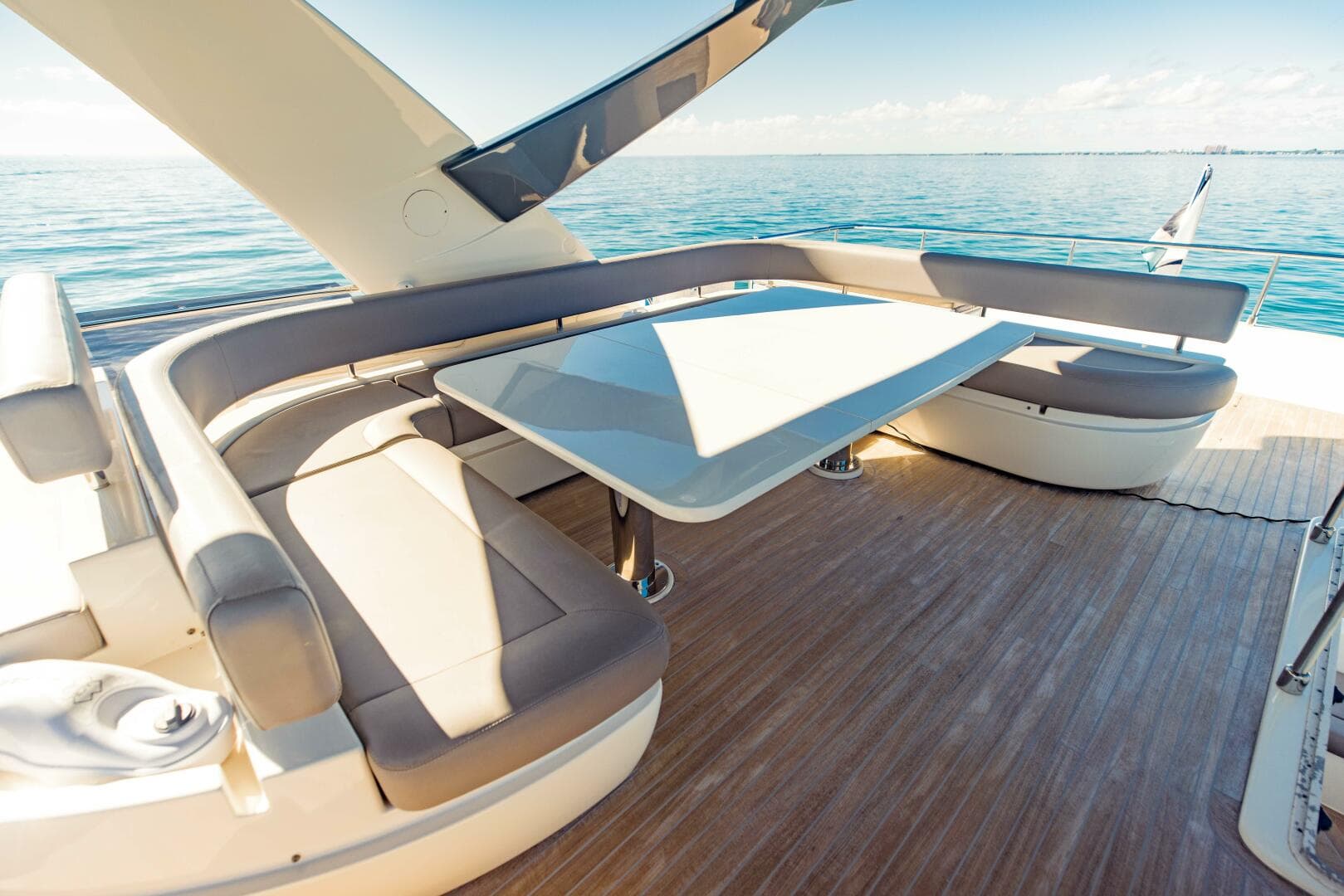 2017 Ferretti Yachts 750 photo 33