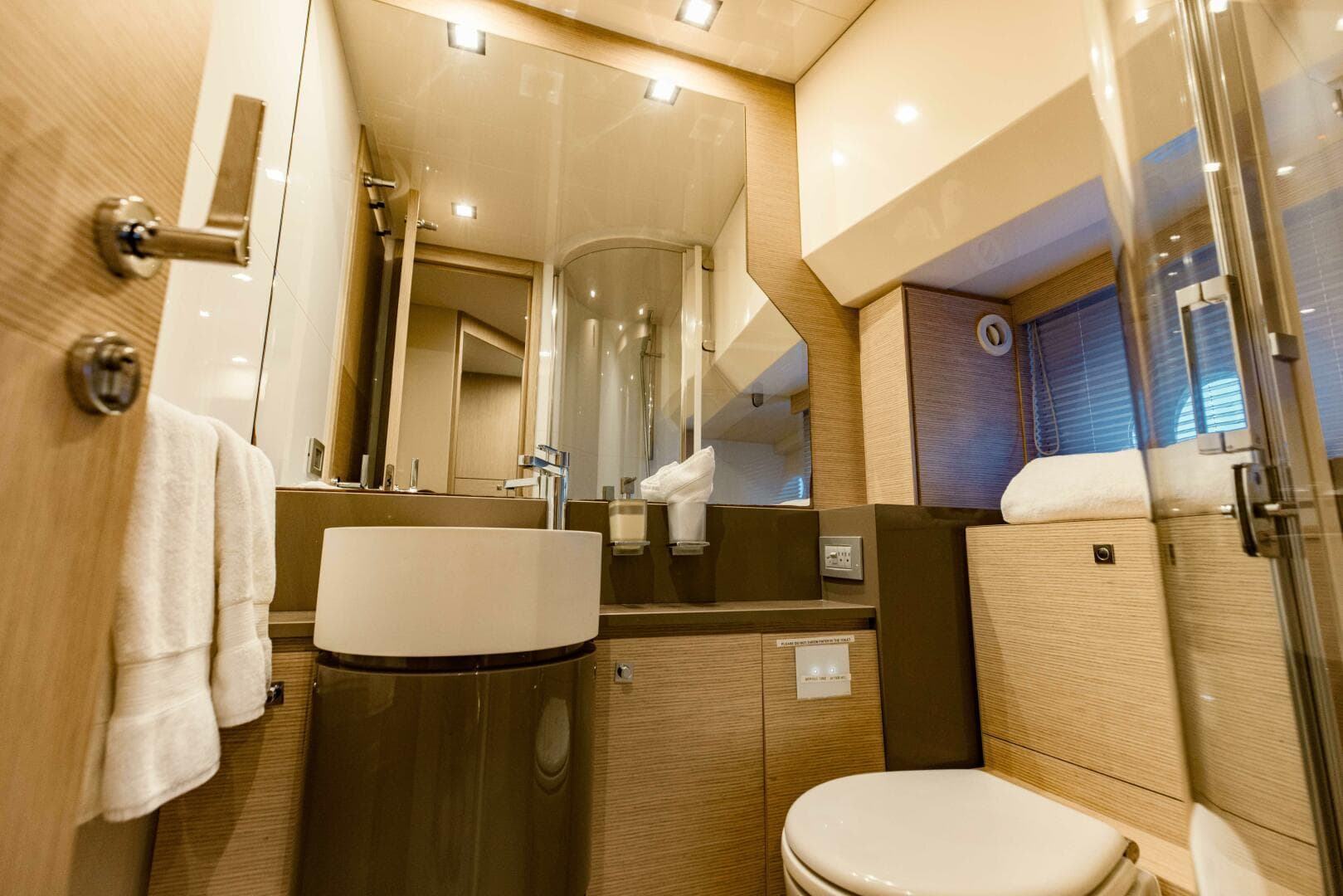 2017 Ferretti Yachts 750 photo 91