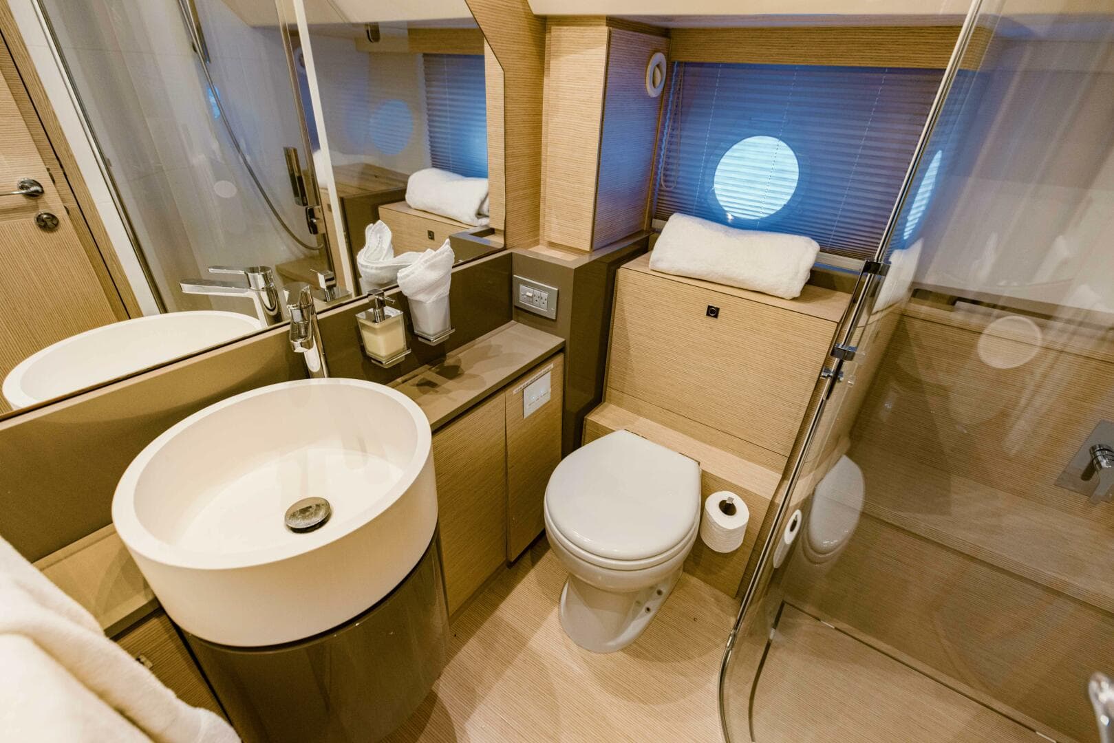 2017 Ferretti Yachts 750 photo 97