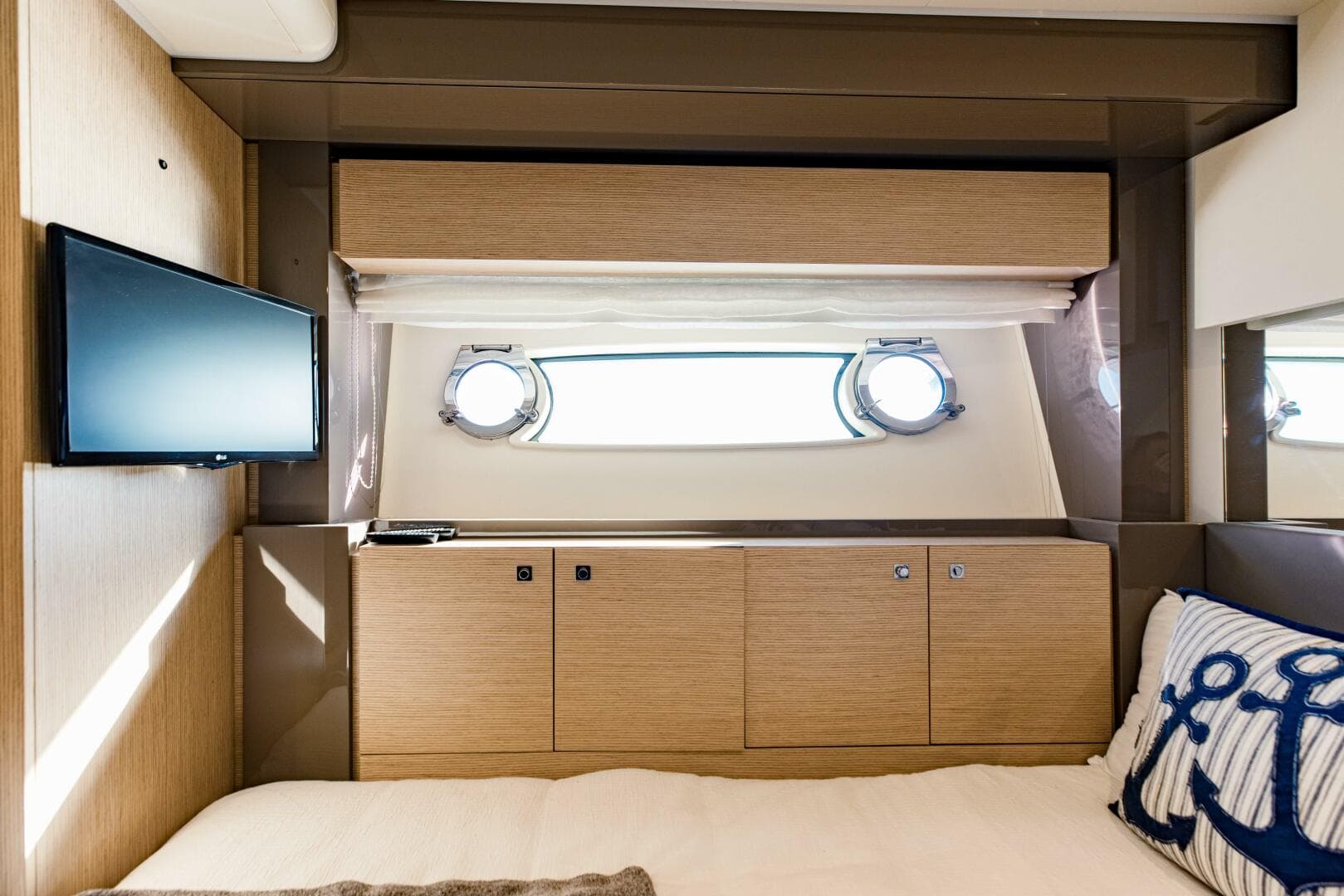 2017 Ferretti Yachts 750 photo 96