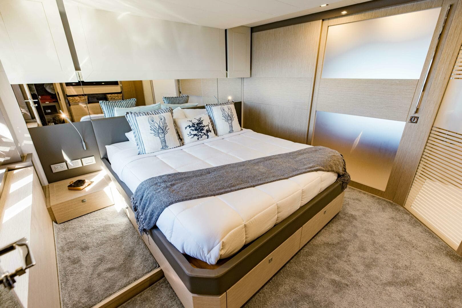 2017 Ferretti Yachts 750 photo 89