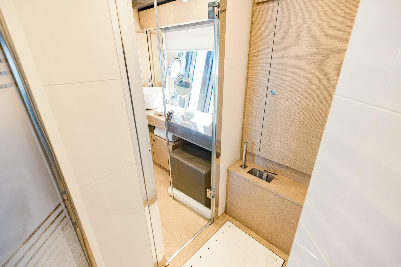 2017 Ferretti Yachts 750 photo 108