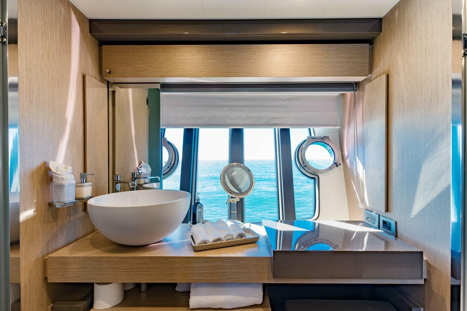 2017 Ferretti Yachts 750 photo 79