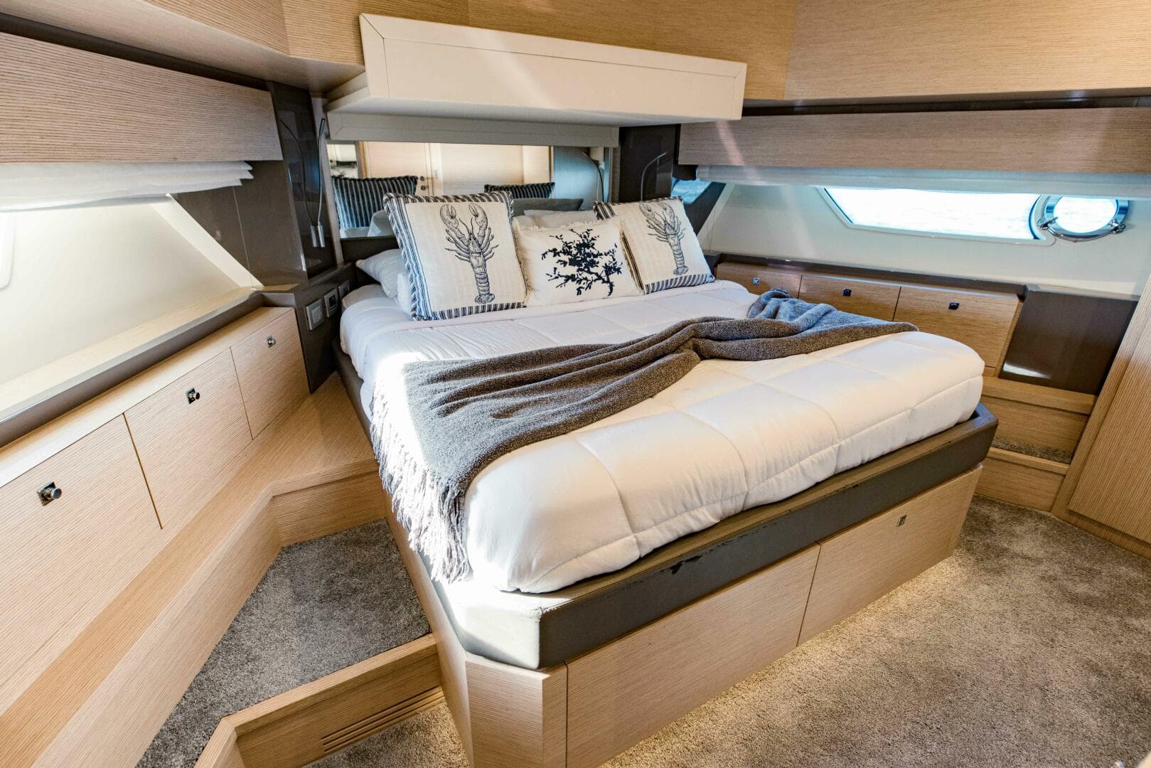 2017 Ferretti Yachts 750 photo 81