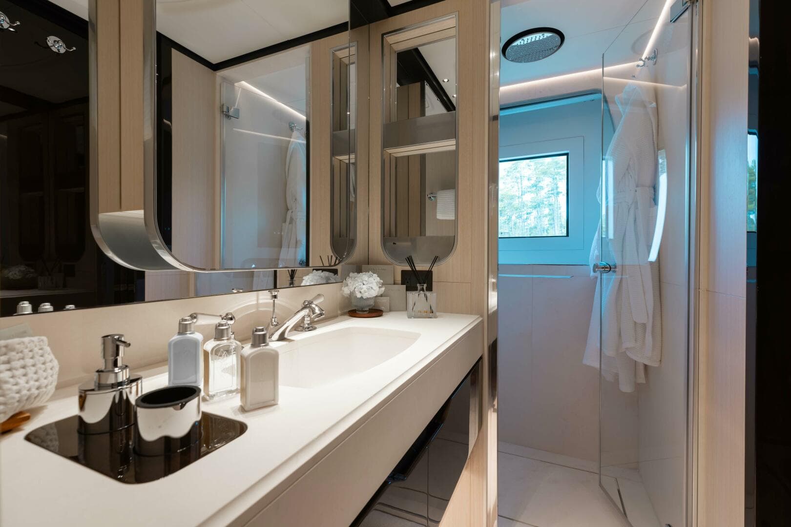 2019 Benetti Delfino 95 photo 13