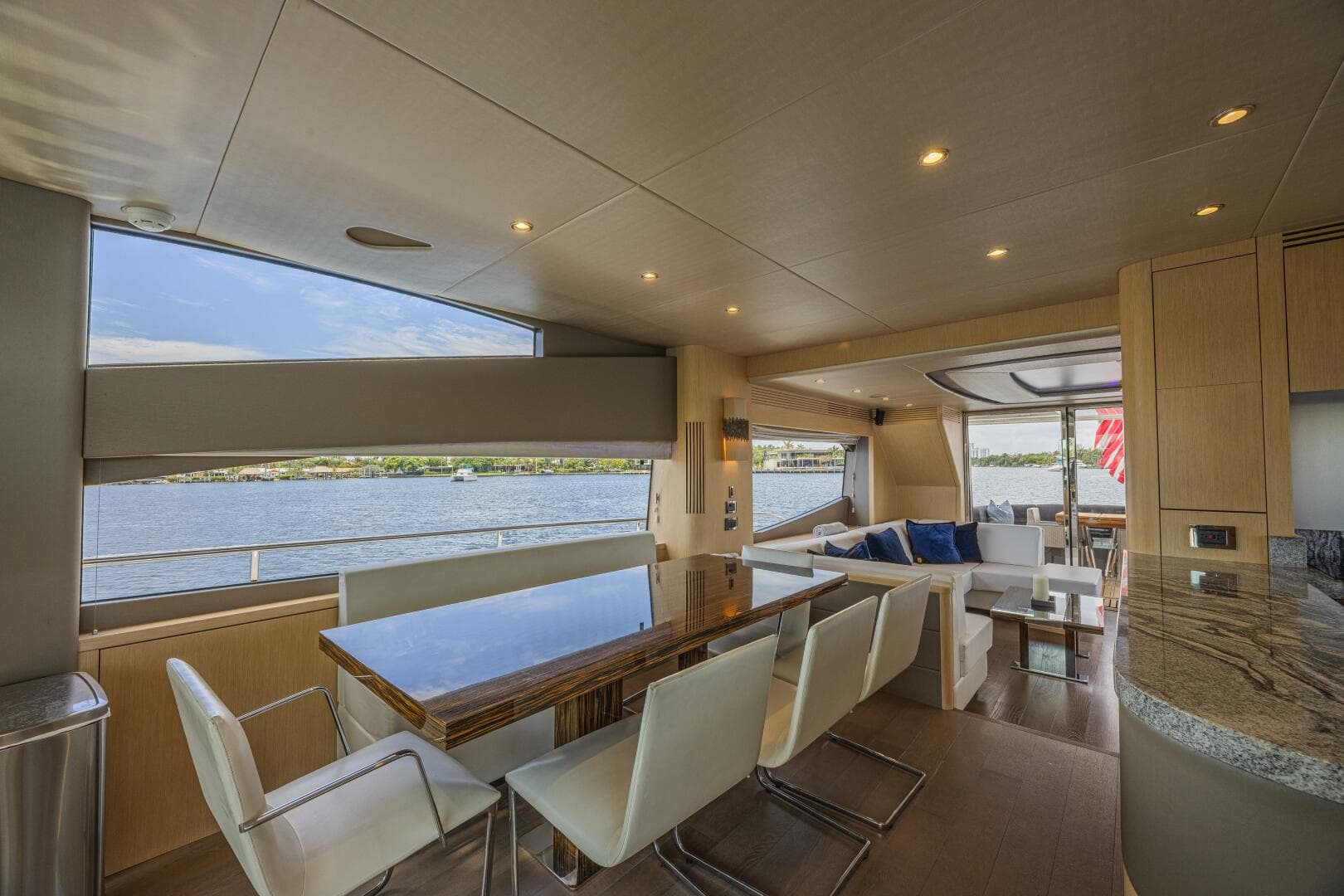 2017 Sunseeker 75 Yacht photo 31